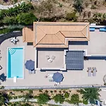 Antigone Luxury Retreat *