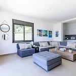 Antigone Luxury Retreat Villa *
