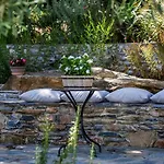 Antigone Luxury Retreat *