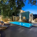 Antigone Luxury Retreat *