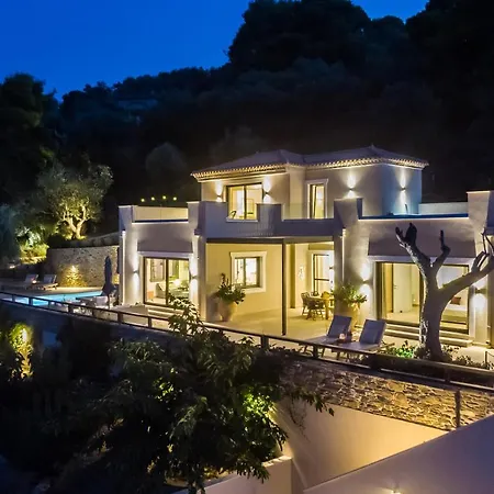 Antigone Luxury Retreat