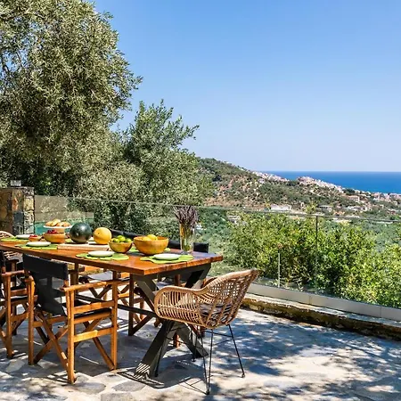 Antigone Luxury Retreat וילה